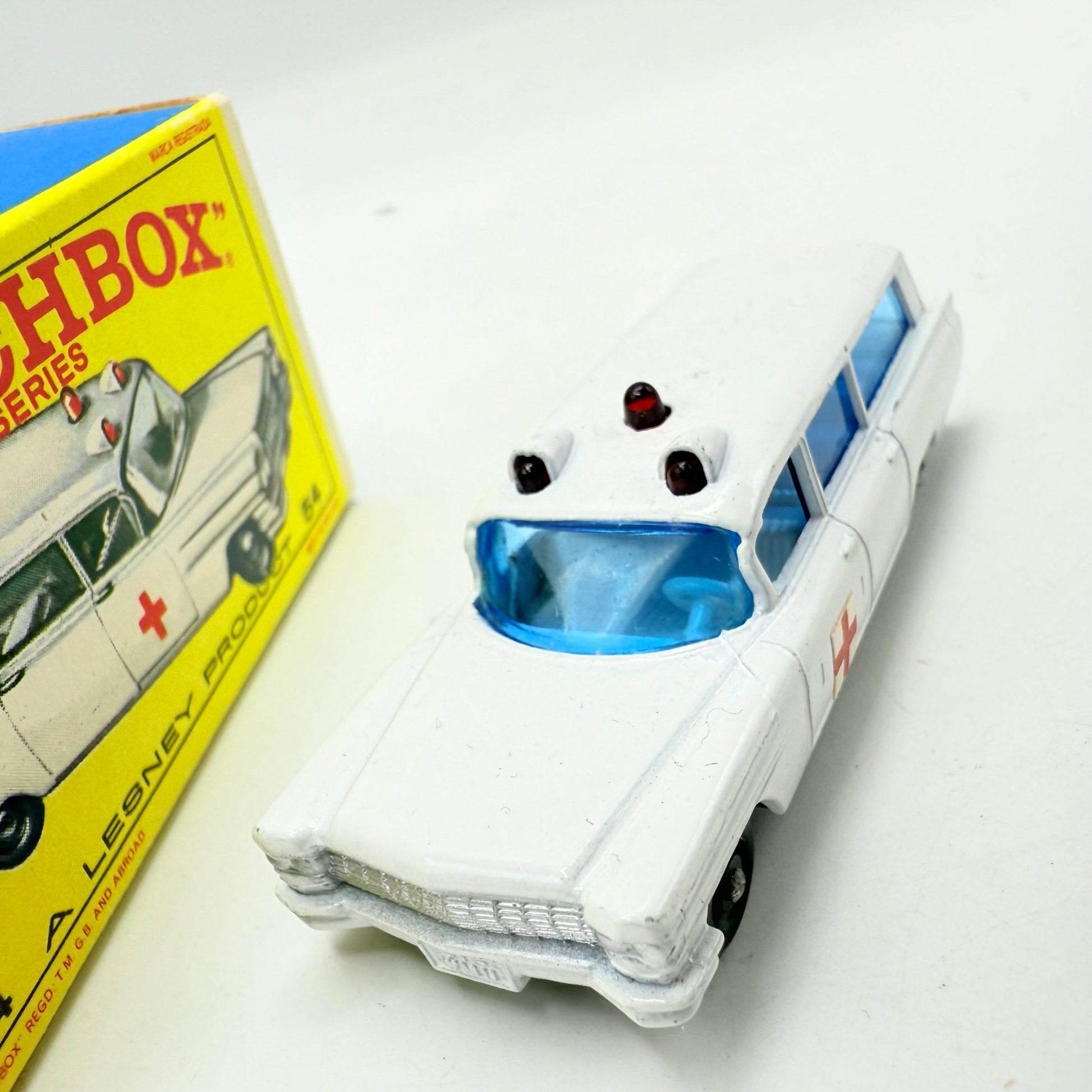 Matchbox Lesney 54b Cadillac Ambulance - Magic Matchbox