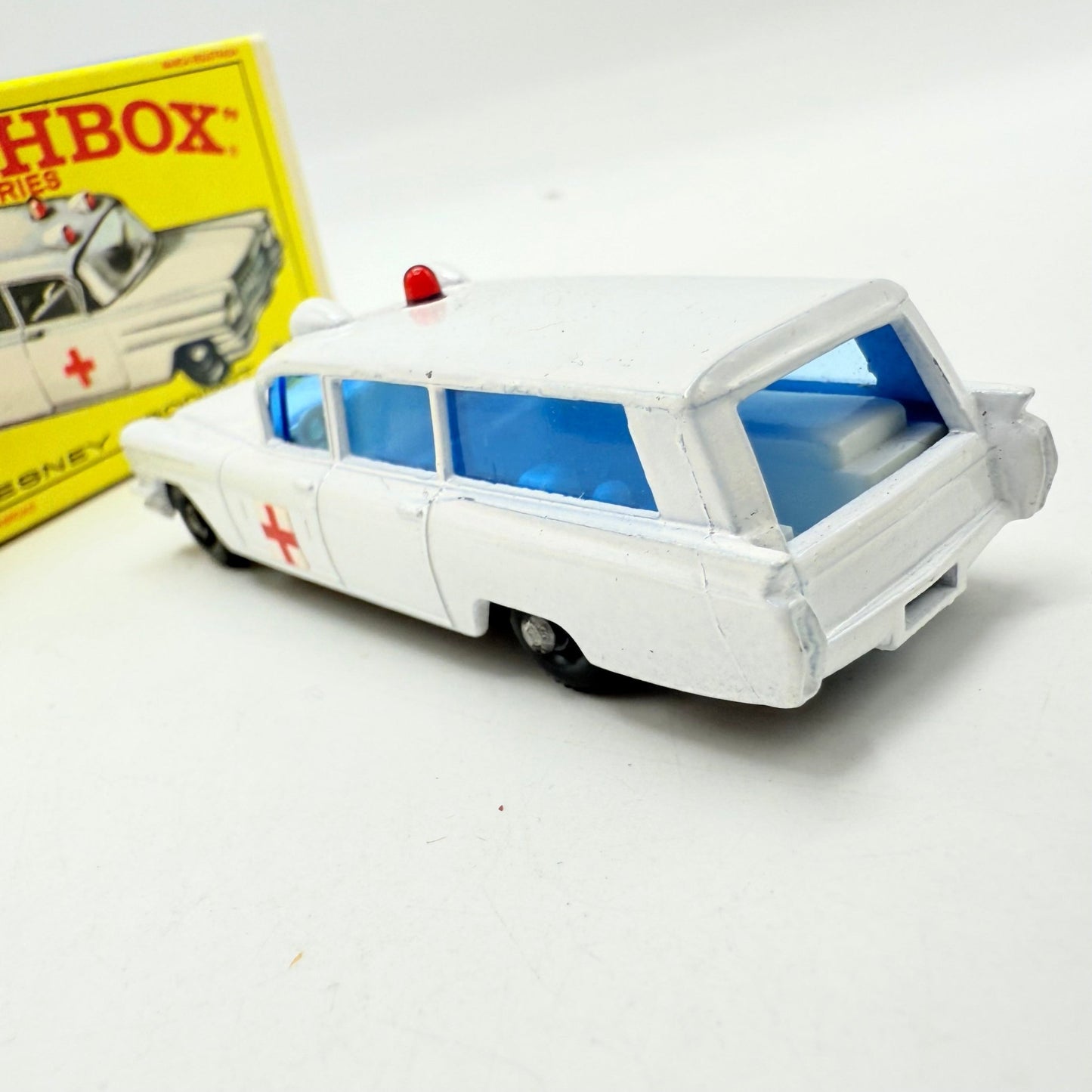 Matchbox Lesney 54b Cadillac Ambulance - Magic Matchbox