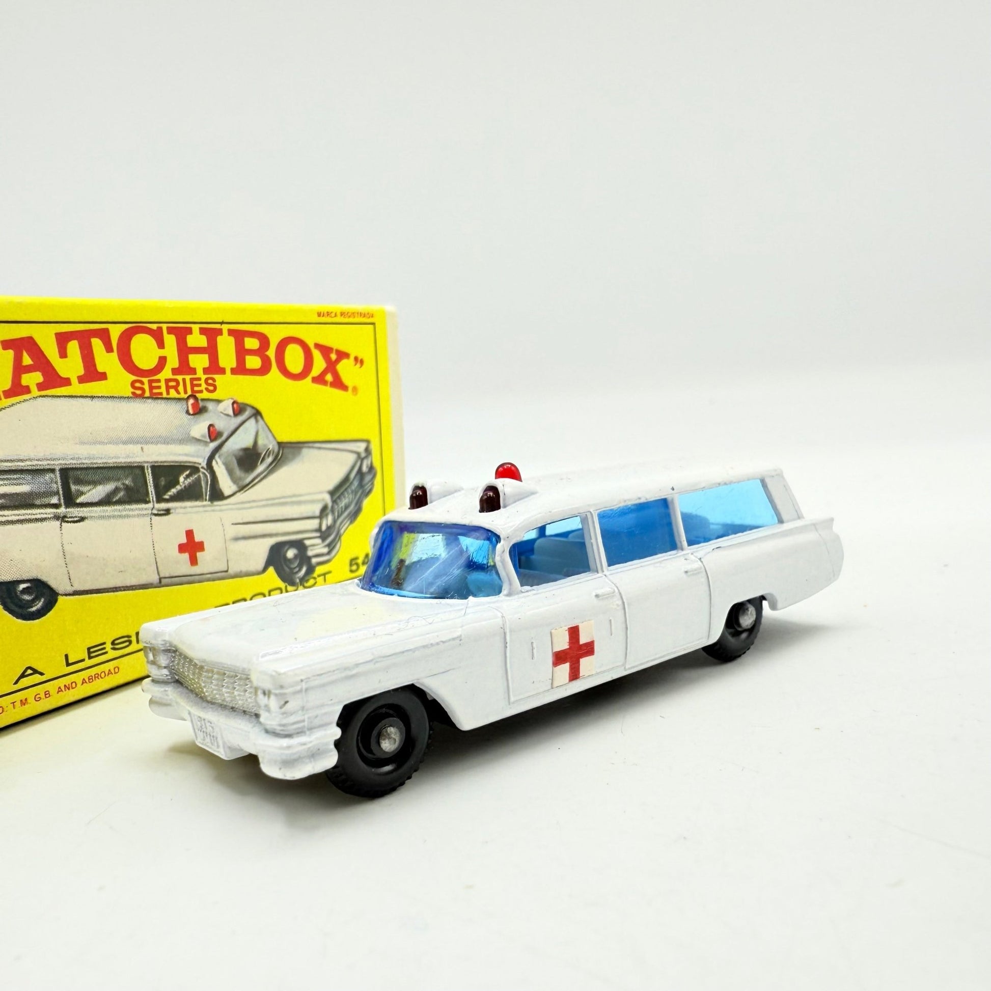 Matchbox Lesney 54b Cadillac Ambulance - Magic Matchbox
