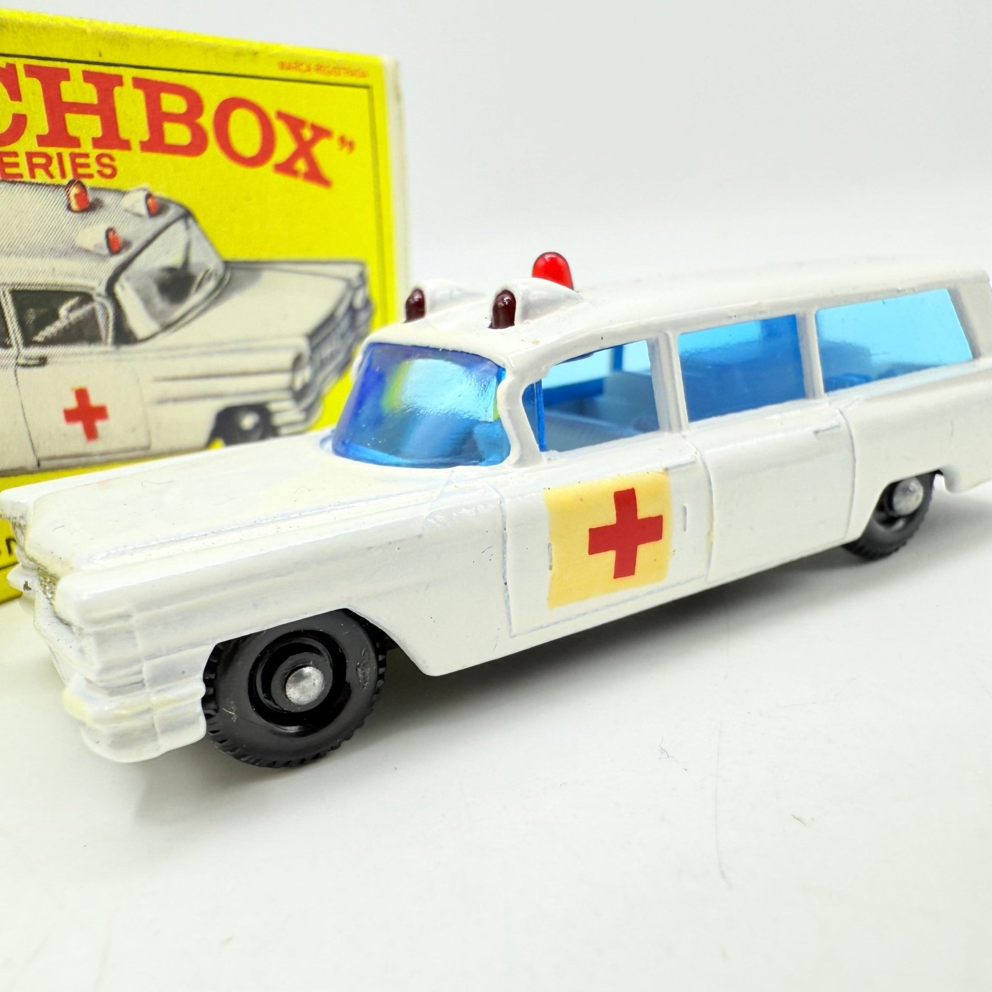 Matchbox Lesney 54b Cadillac Ambulance - Magic Matchbox