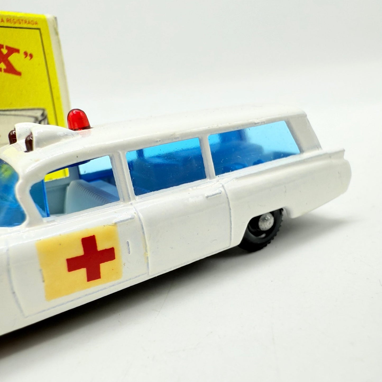 Matchbox Lesney 54b Cadillac Ambulance - Magic Matchbox
