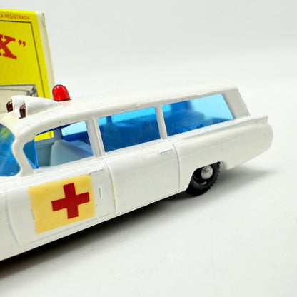 Matchbox Lesney 54b Cadillac Ambulance - Magic Matchbox