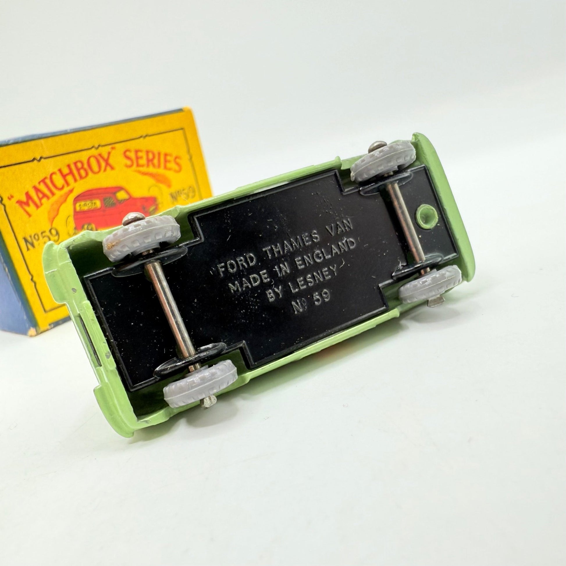 Matchbox Lesney 59a Ford Thames Singer Van GPW - Magic Matchbox