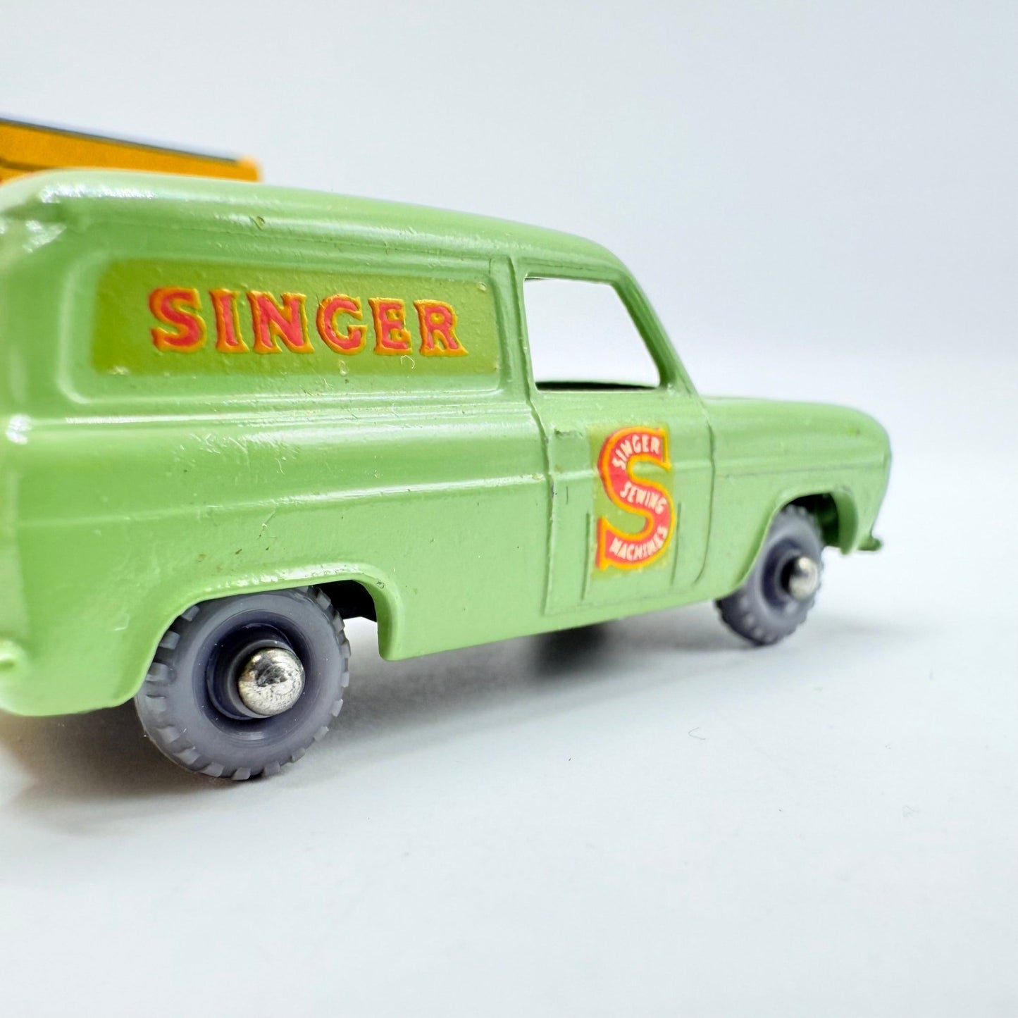 Matchbox Lesney 59a Ford Thames Singer Van GPW - Magic Matchbox