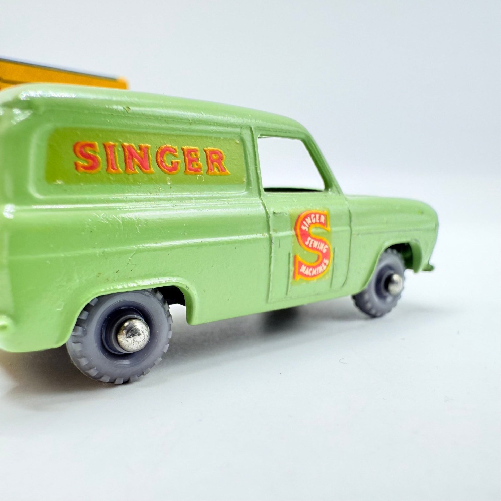 Matchbox Lesney 59a Ford Thames Singer Van GPW - Magic Matchbox