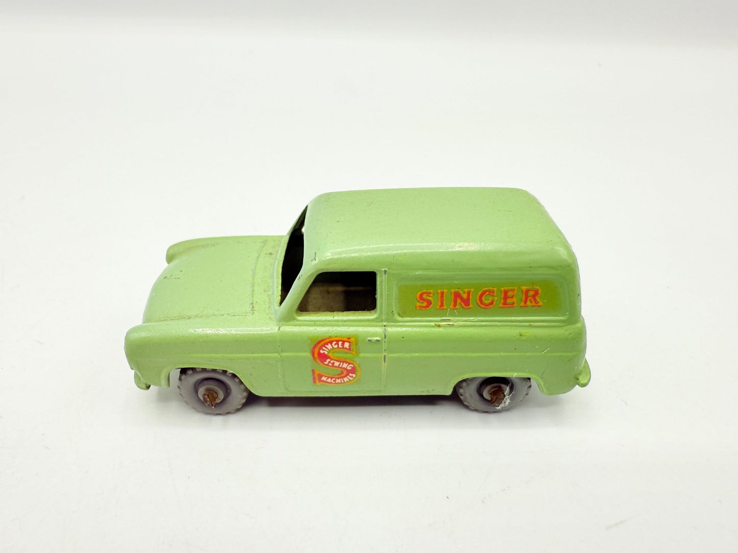 Matchbox Lesney 59a Ford Thames Singer Van GPW No decal guides - Magic Matchbox