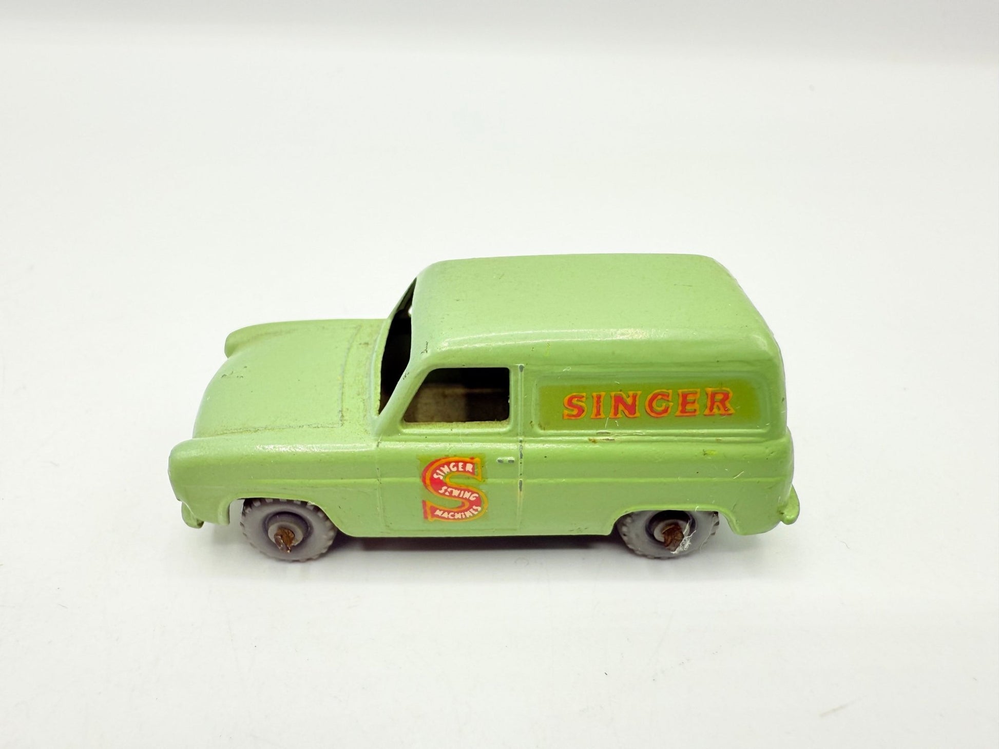 Matchbox Lesney 59a Ford Thames Singer Van GPW No decal guides - Magic Matchbox