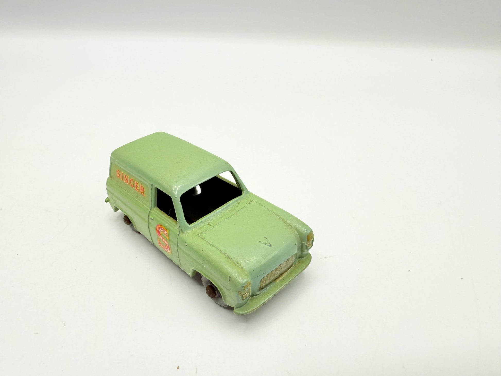 Matchbox Lesney 59a Ford Thames Singer Van GPW No decal guides - Magic Matchbox