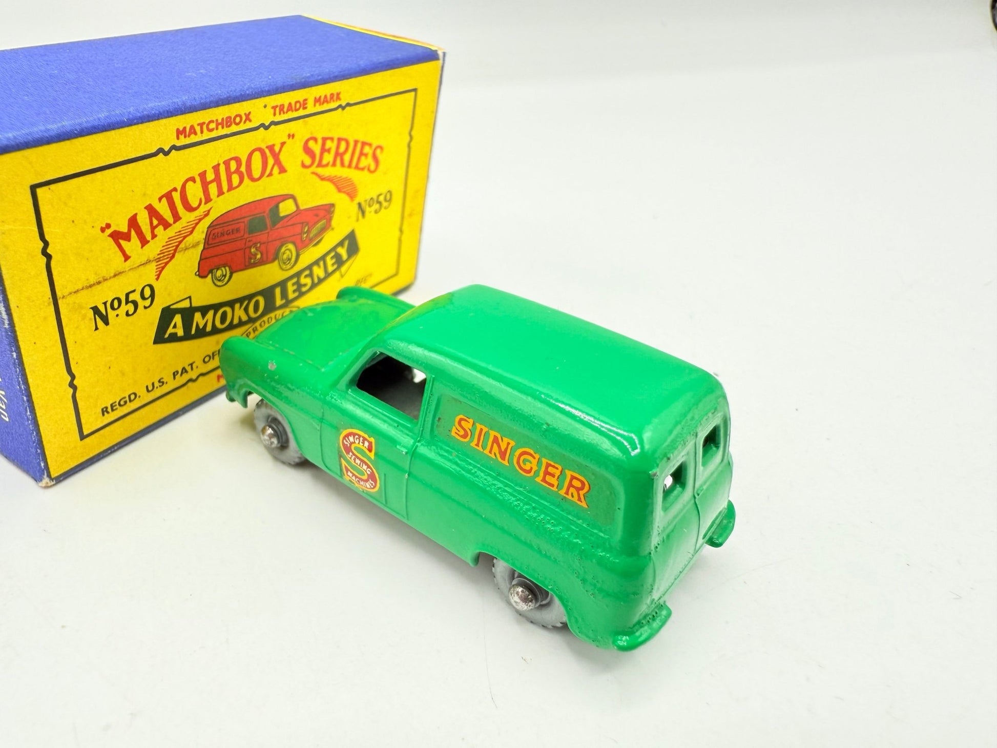Matchbox Lesney 59a Ford Thames Singer Van SPW - Magic Matchbox