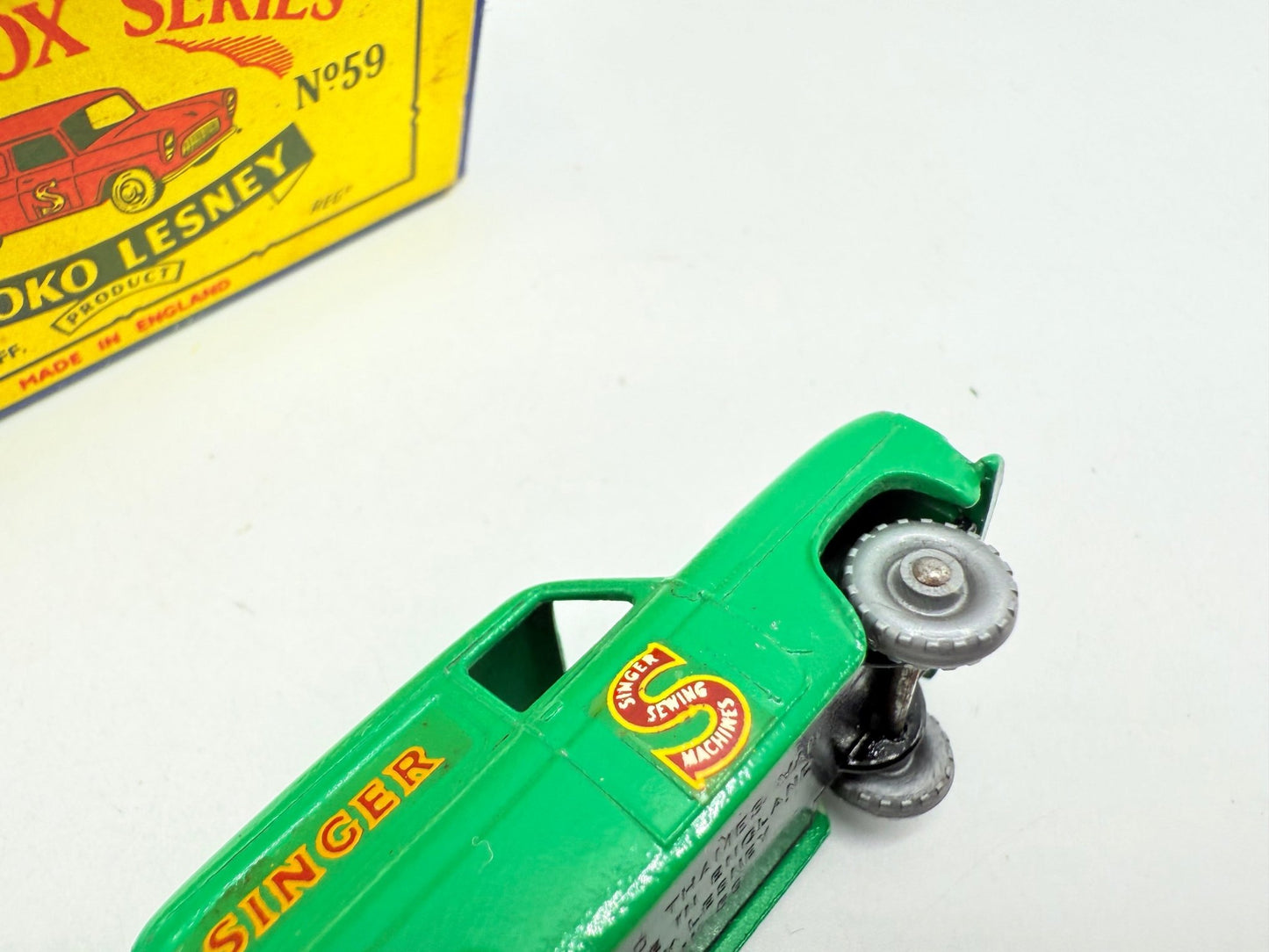 Matchbox Lesney 59a Ford Thames Singer Van SPW - Magic Matchbox