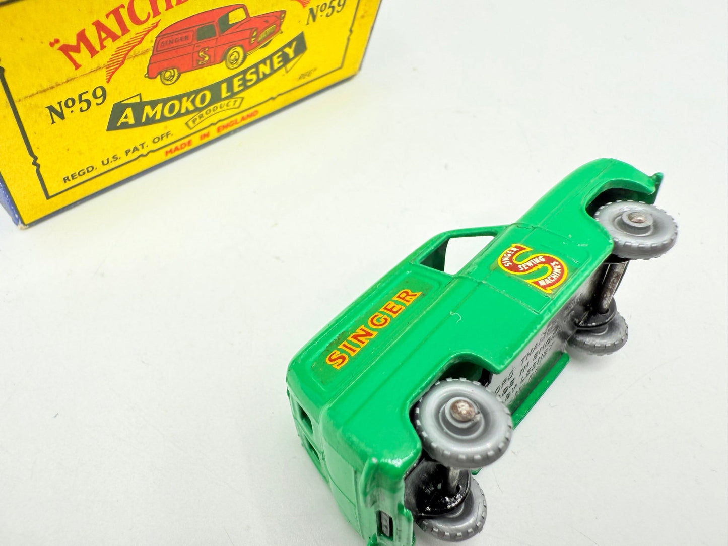 Matchbox Lesney 59a Ford Thames Singer Van SPW - Magic Matchbox