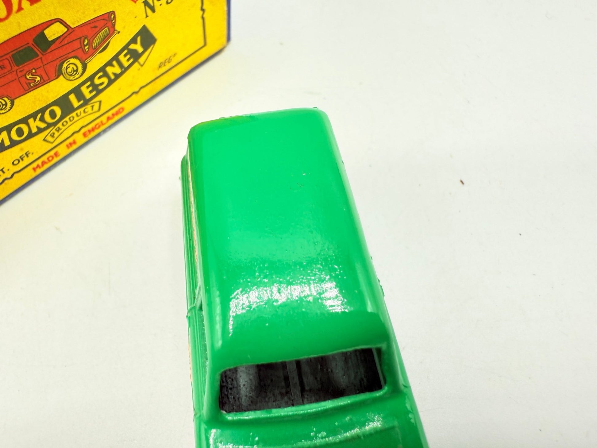 Matchbox Lesney 59a Ford Thames Singer Van SPW - Magic Matchbox