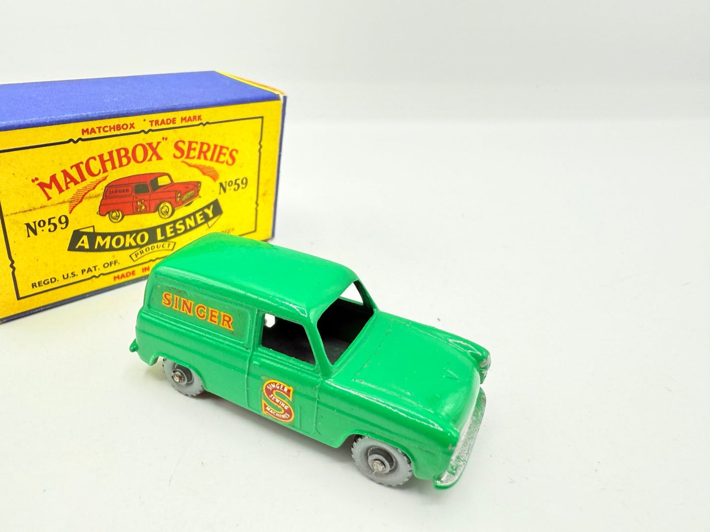 Matchbox Lesney 59a Ford Thames Singer Van SPW - Magic Matchbox