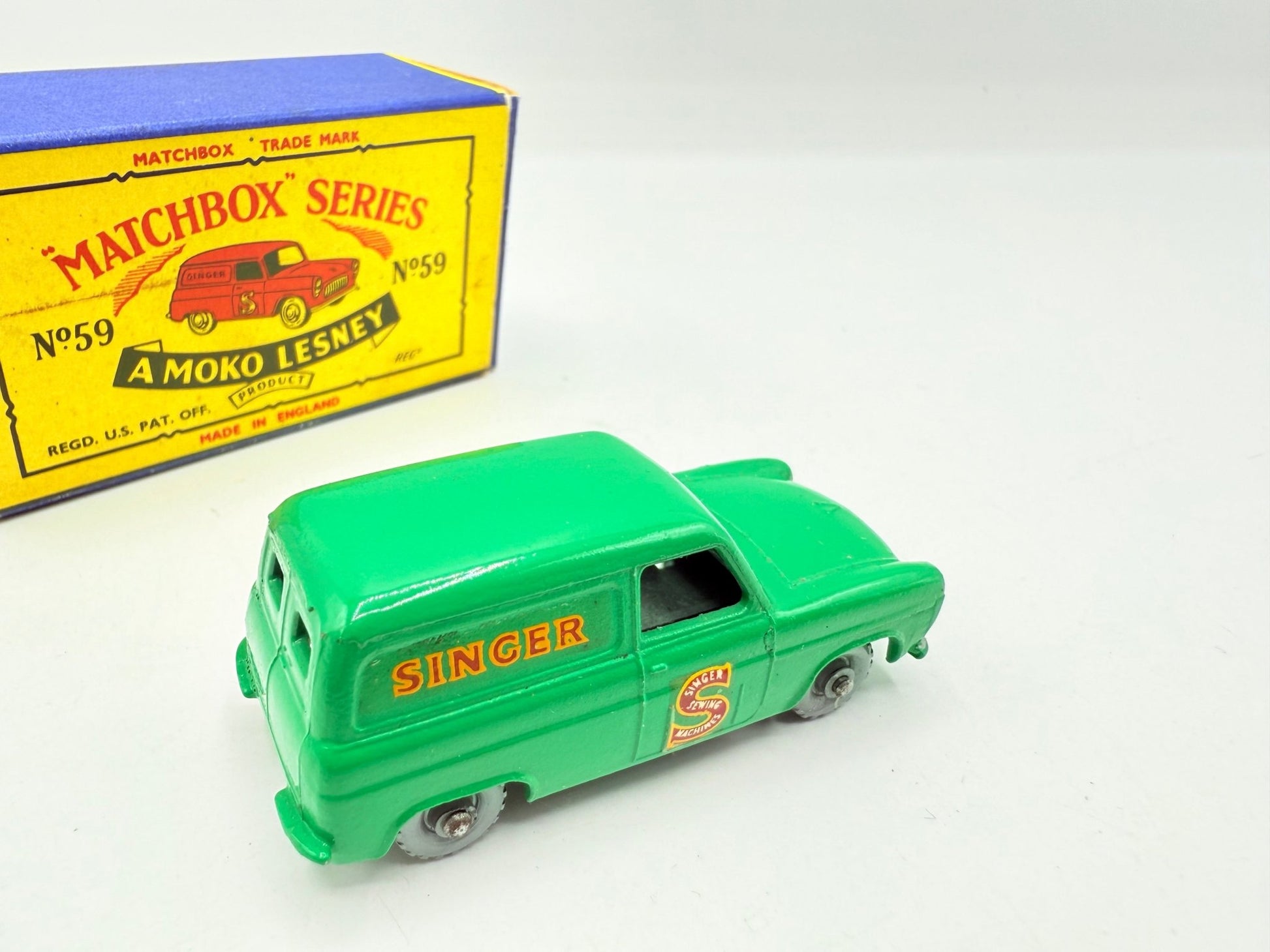 Matchbox Lesney 59a Ford Thames Singer Van SPW - Magic Matchbox