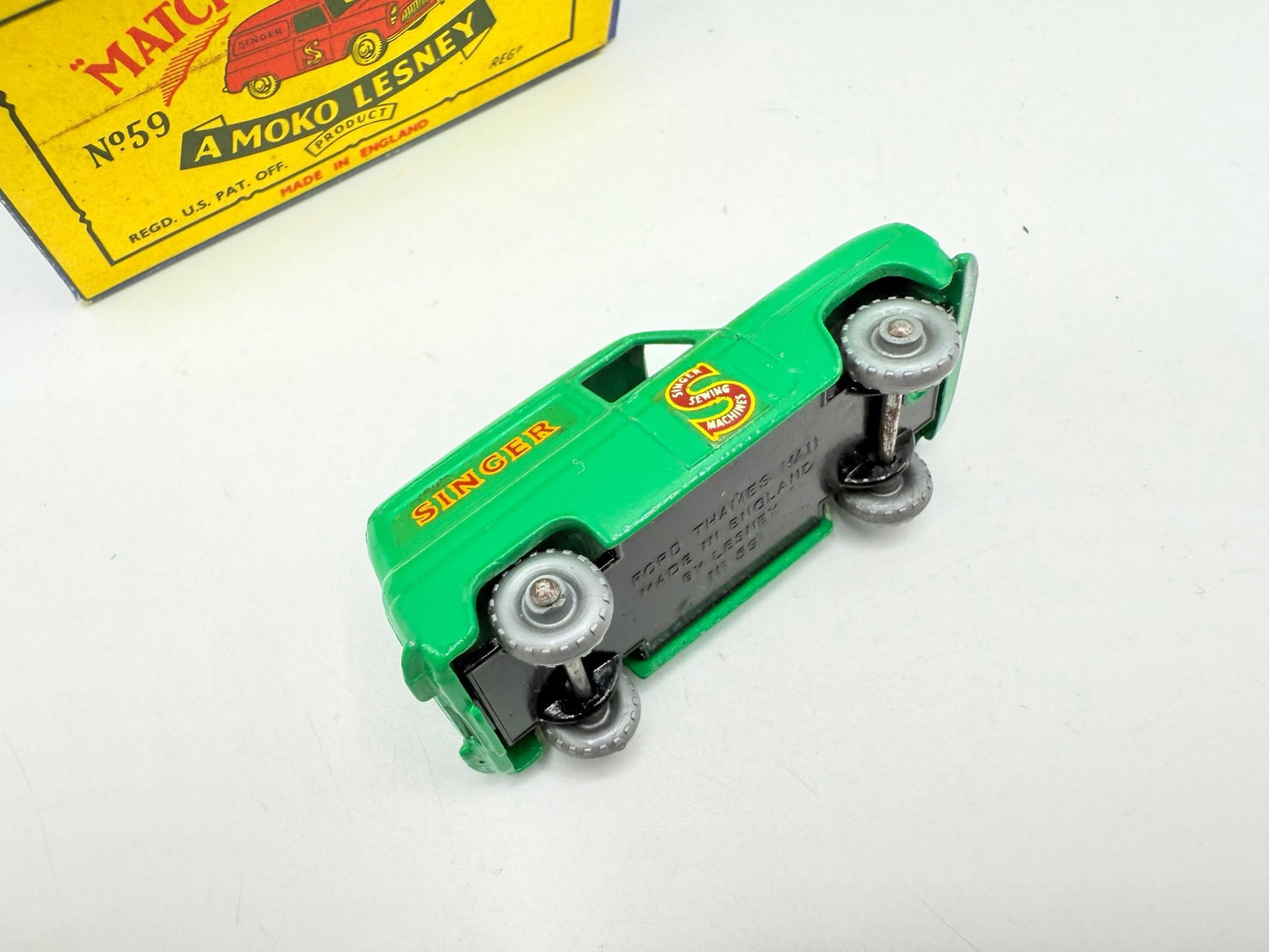 Matchbox Lesney 59a Ford Thames Singer Van SPW - Magic Matchbox