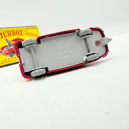 Matchbox Lesney 65b Jaguar 3.8 Litre Saloon GPW - Magic Matchbox