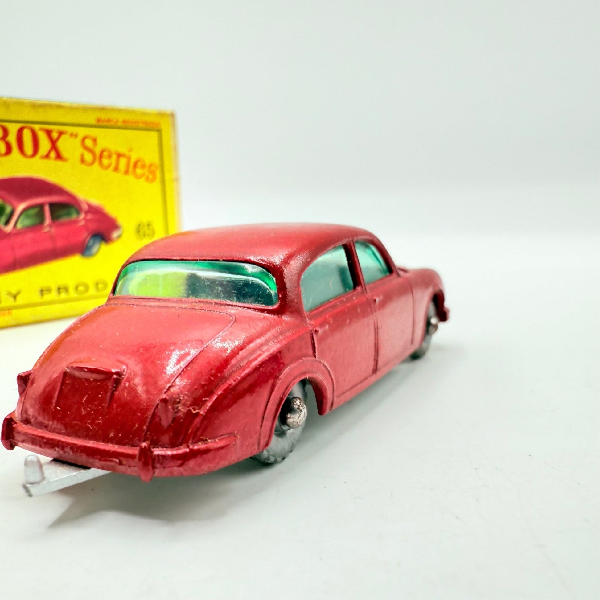 Matchbox Lesney 65b Jaguar 3.8 Litre Saloon SPW - Magic Matchbox