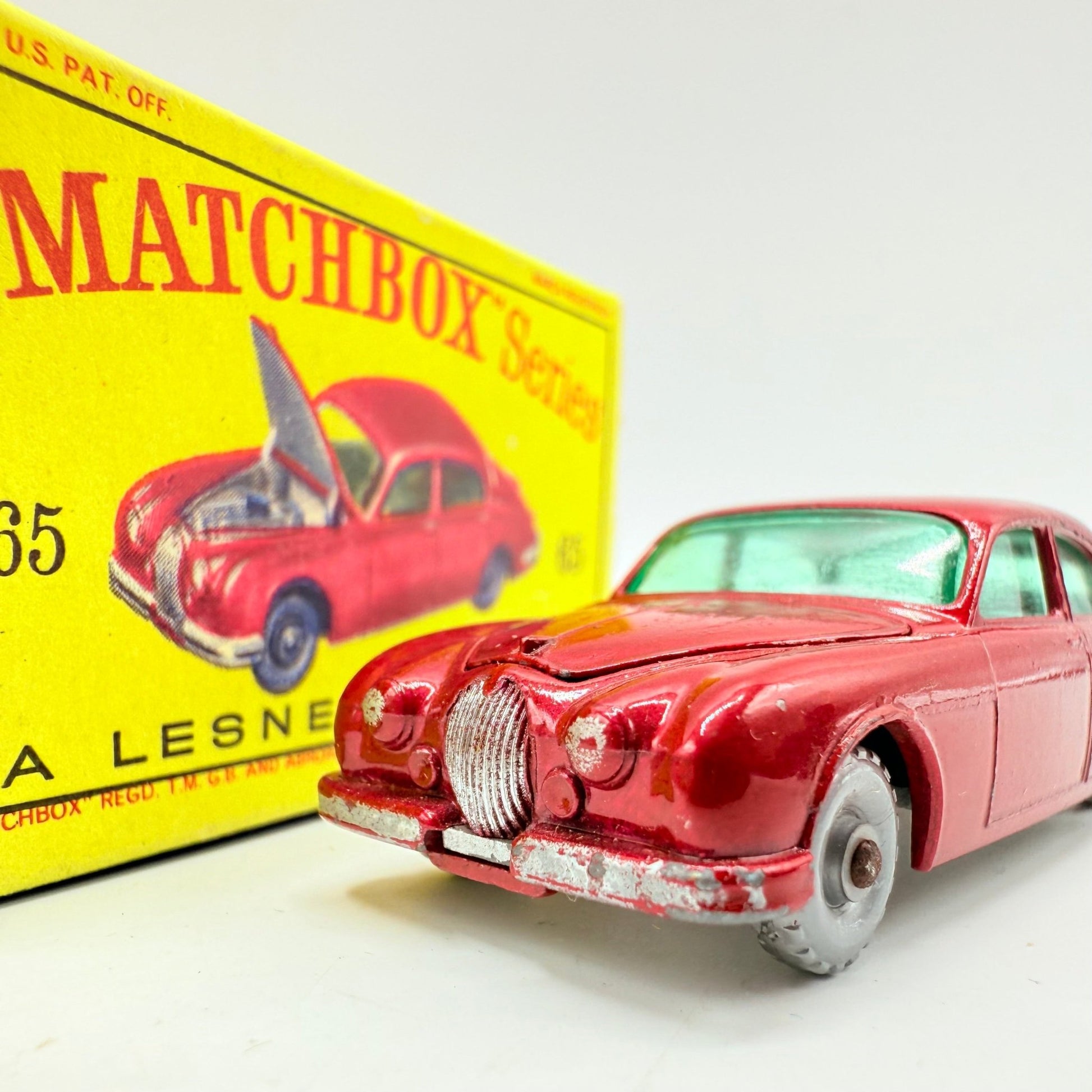 Matchbox Lesney 65b Jaguar 3.8 Litre Saloon SPW - Magic Matchbox