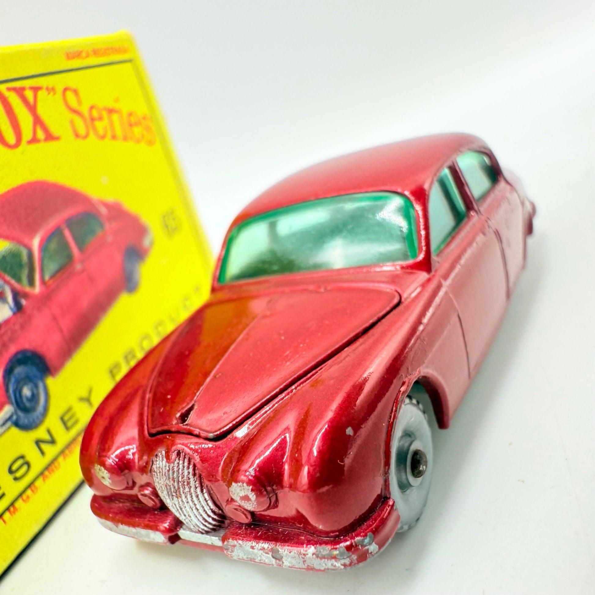 Matchbox Lesney 65b Jaguar 3.8 Litre Saloon SPW - Magic Matchbox