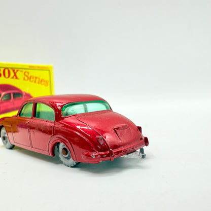 Matchbox Lesney 65b Jaguar 3.8 Litre Saloon SPW - Magic Matchbox
