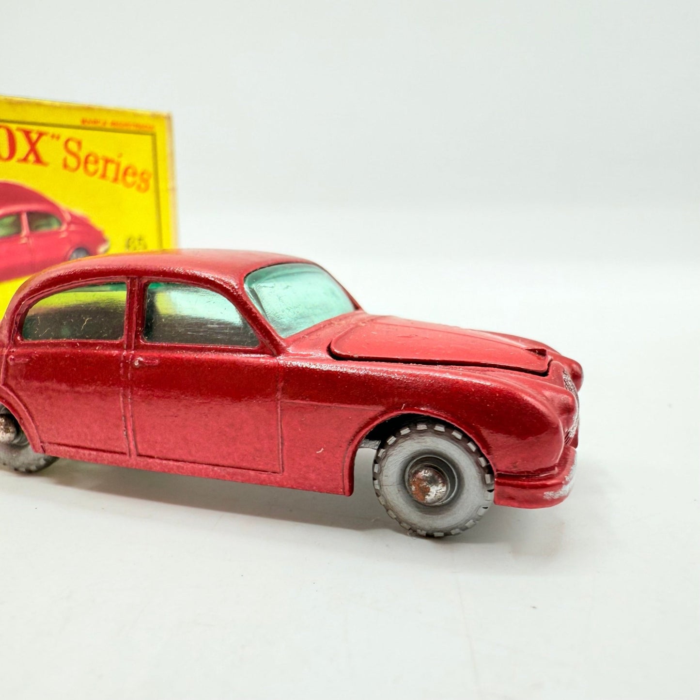 Matchbox Lesney 65b Jaguar 3.8 Litre Saloon SPW - Magic Matchbox