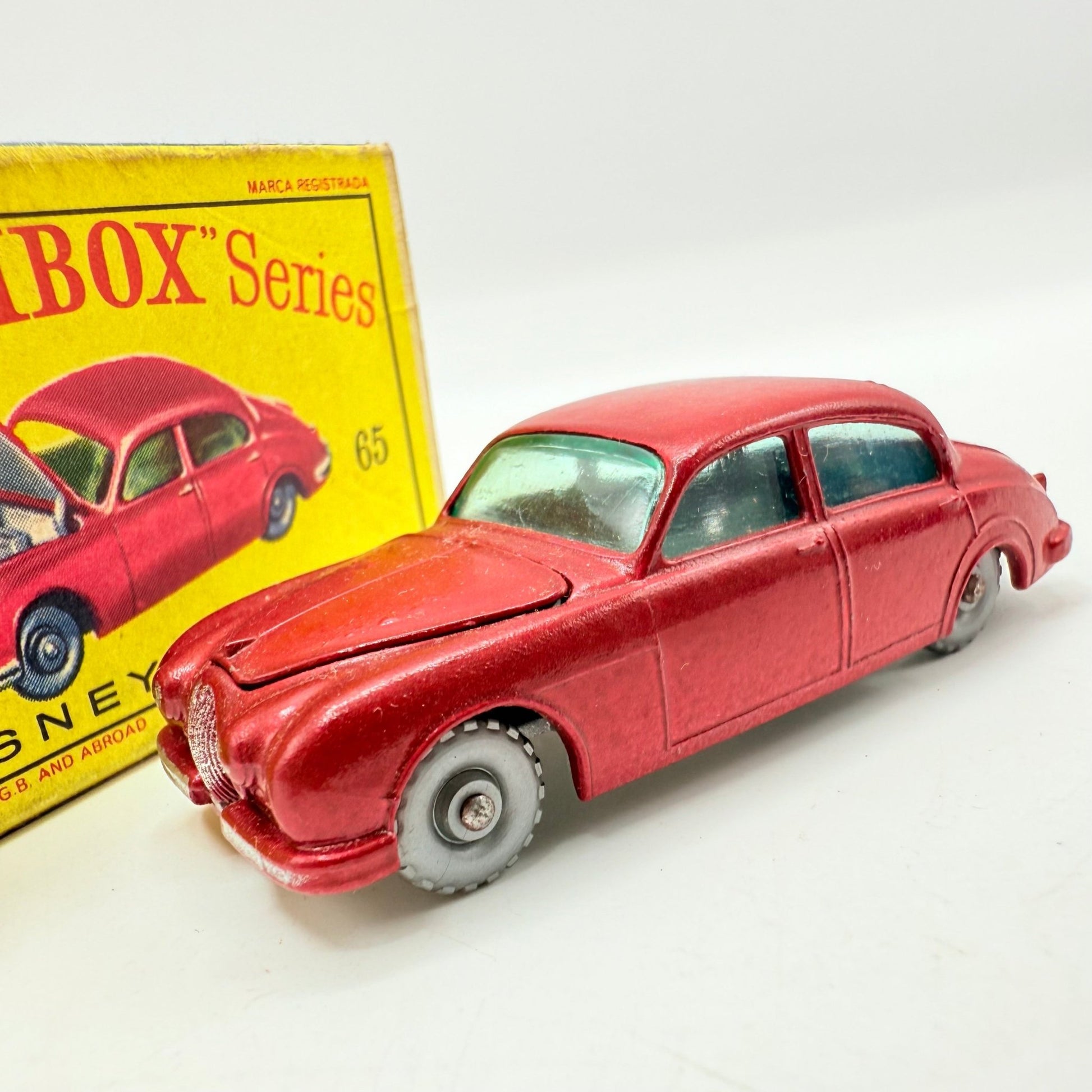 Matchbox Lesney 65b Jaguar 3.8 Litre Saloon SPW - Magic Matchbox