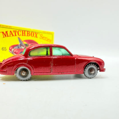 Matchbox Lesney 65b Jaguar 3.8 Litre Saloon SPW - Magic Matchbox