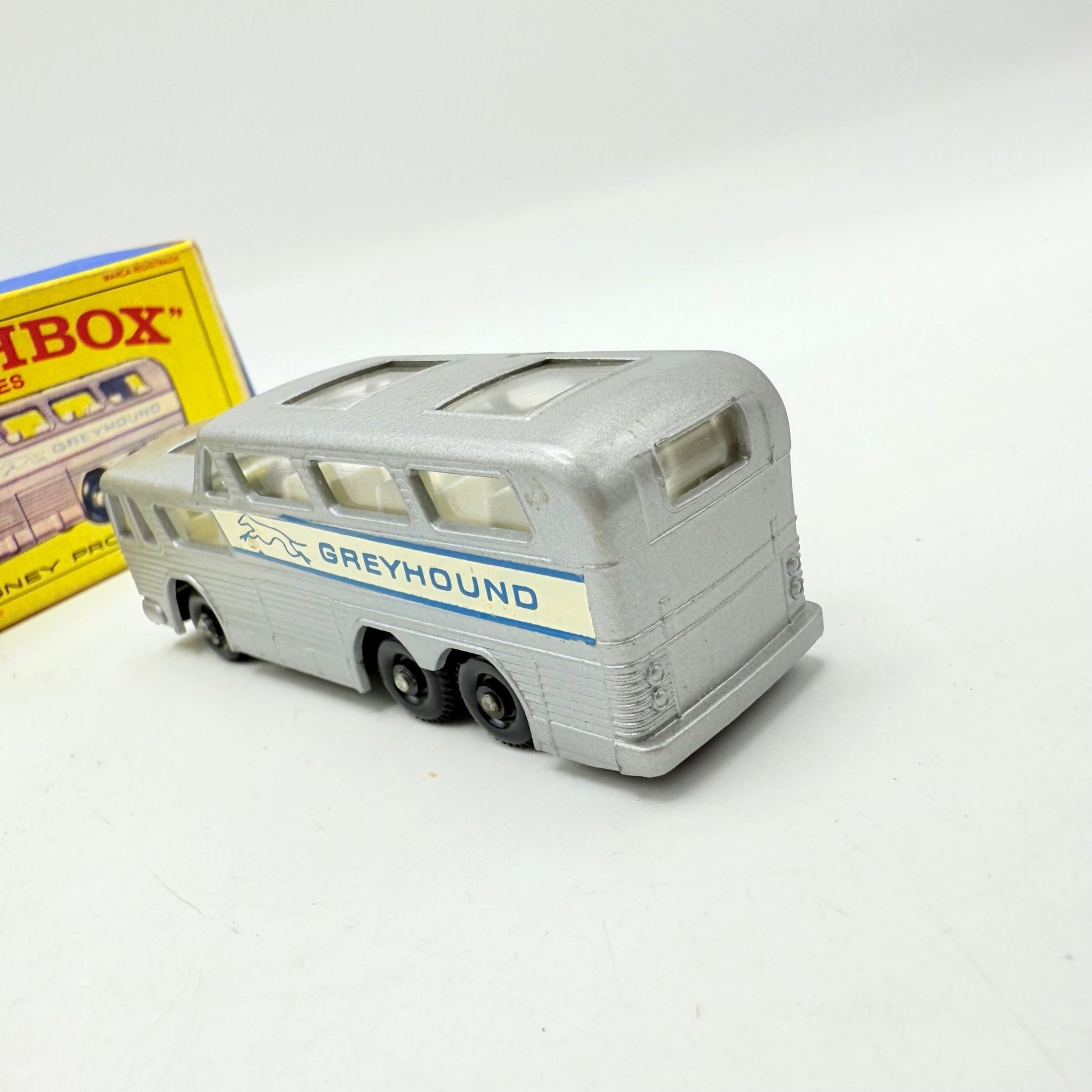 Matchbox Lesney 66c Greyhound Coach Clear Windows - Magic Matchbox