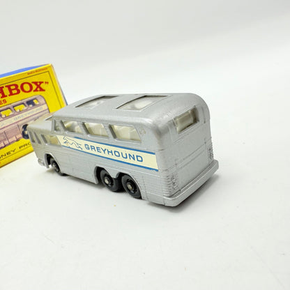 Matchbox Lesney 66c Greyhound Coach Clear Windows - Magic Matchbox