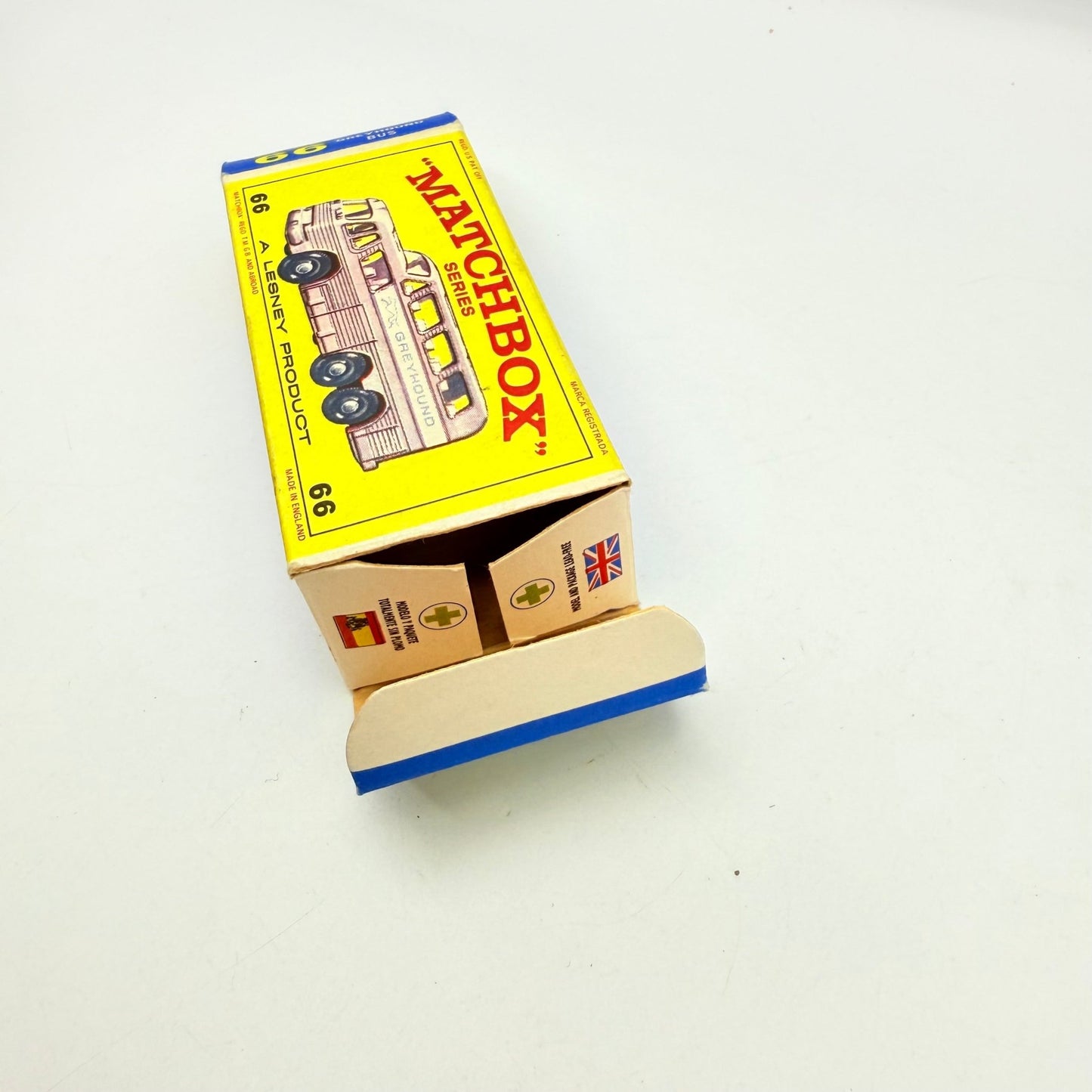 Matchbox Lesney 66c Greyhound Coach Clear Windows - Magic Matchbox