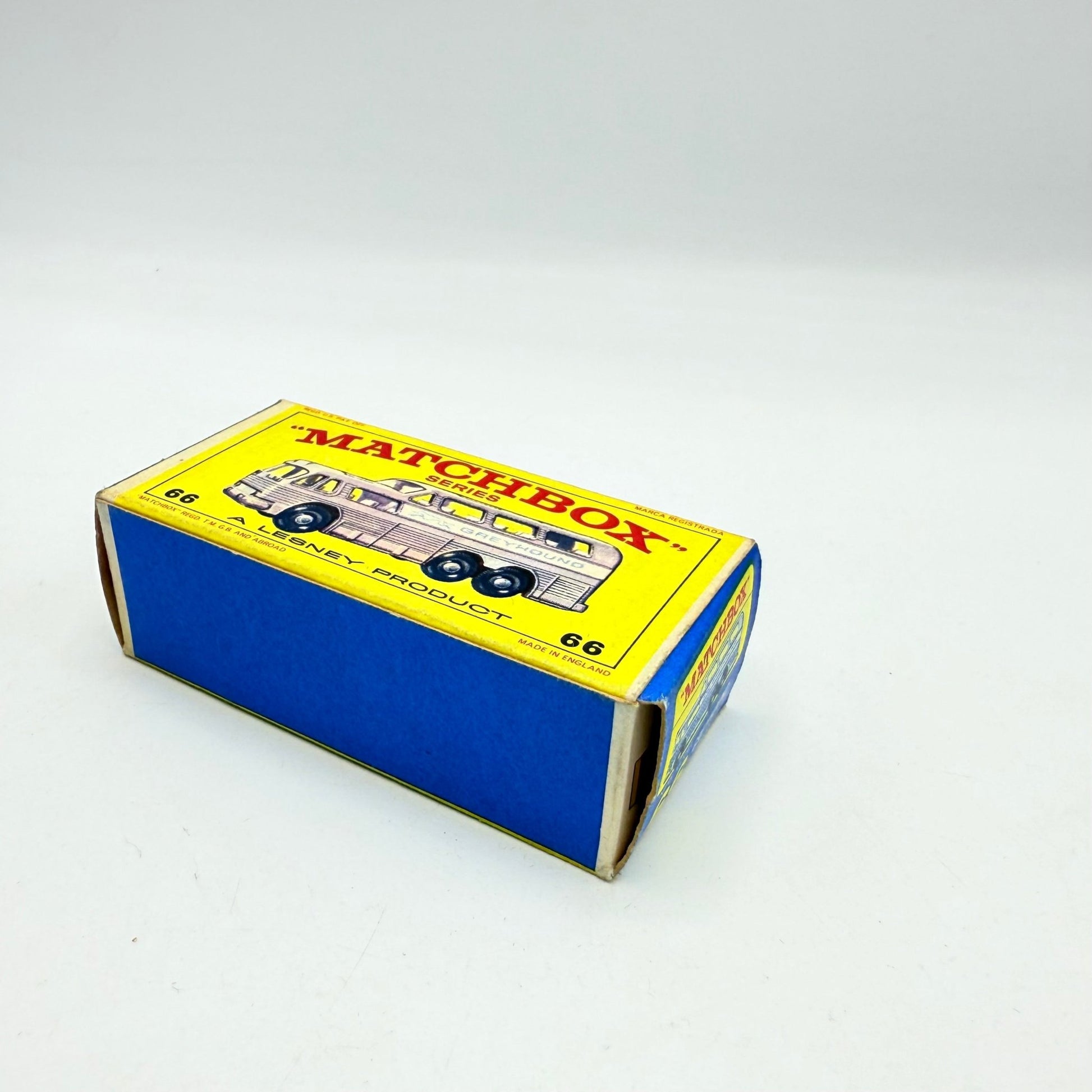 Matchbox Lesney 66c Greyhound Coach Clear Windows - Magic Matchbox