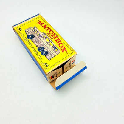 Matchbox Lesney 66c Greyhound Coach Clear Windows - Magic Matchbox