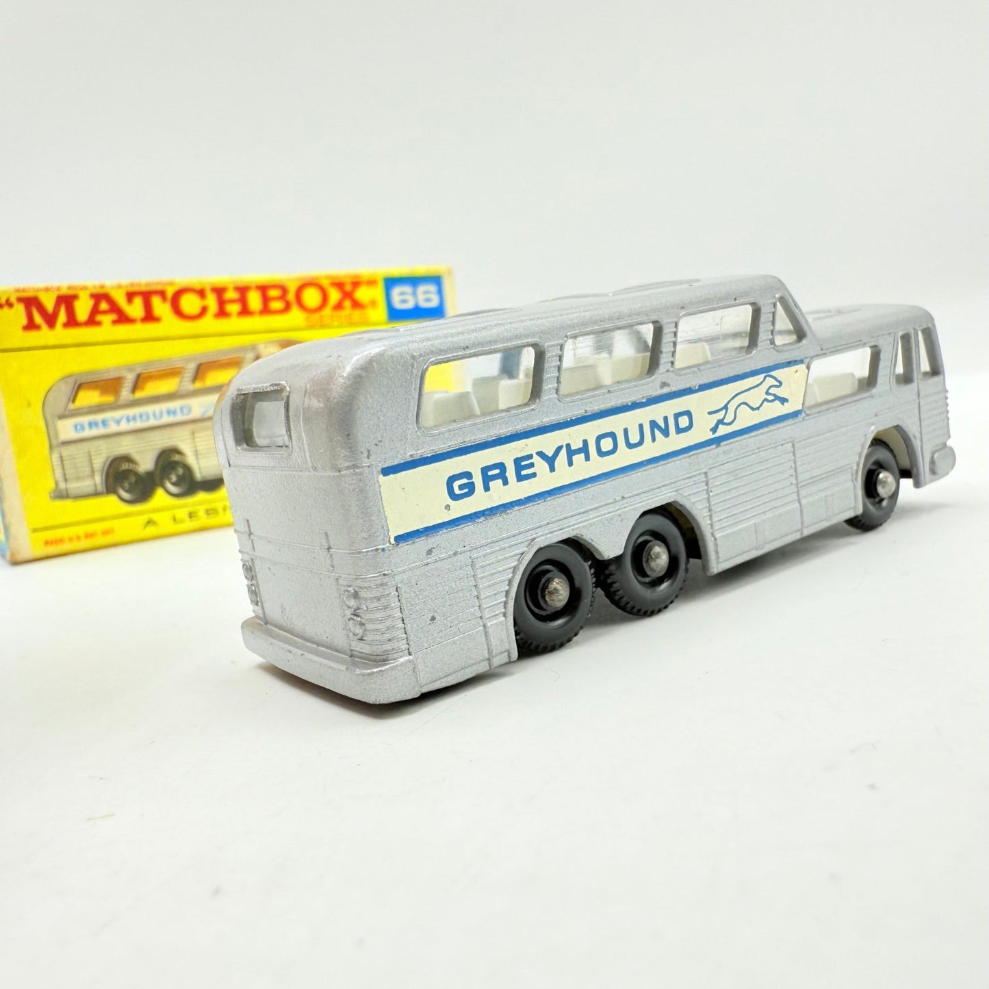 Matchbox Lesney 66c Greyhound Coach Clear Windows - Magic Matchbox