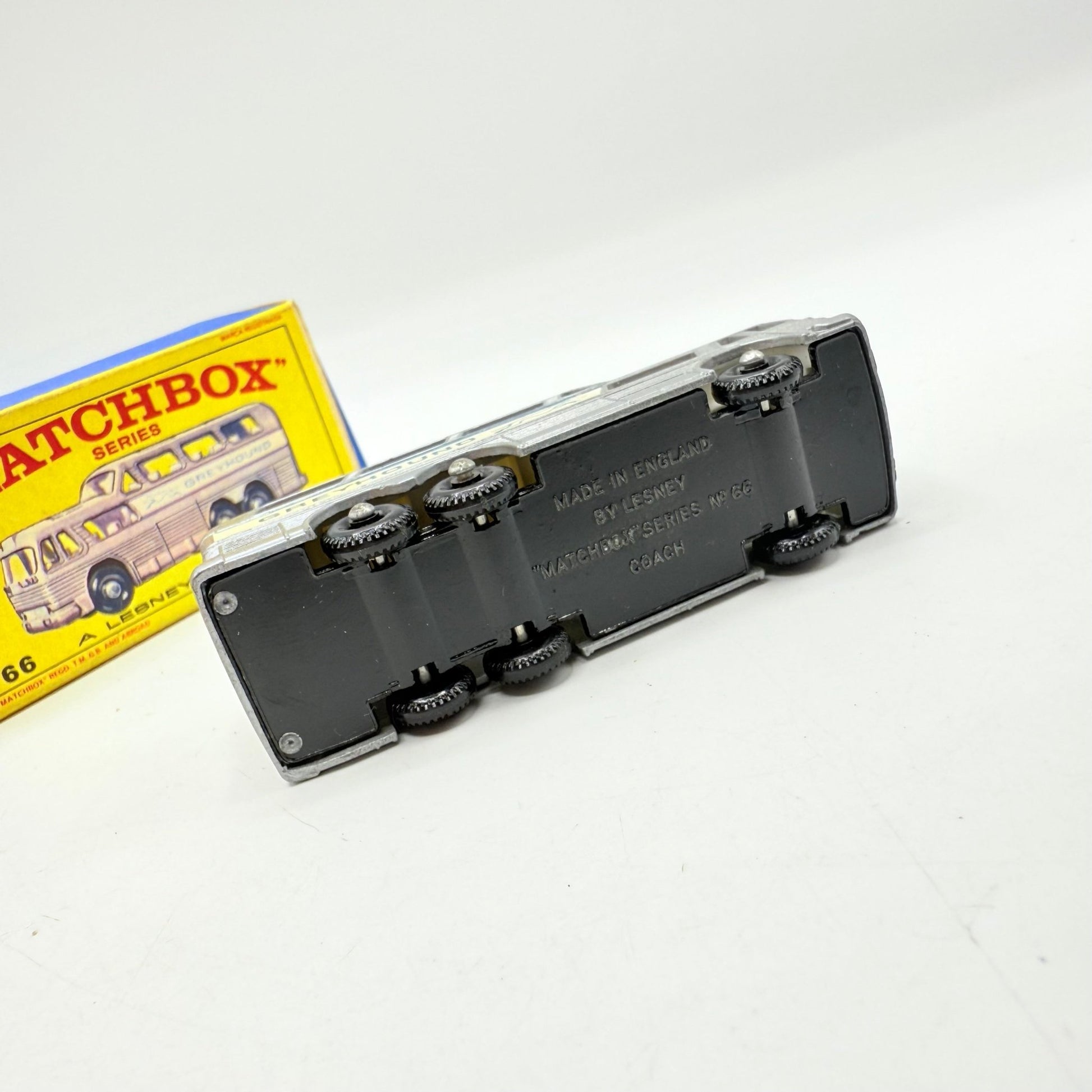 Matchbox Lesney 66c Greyhound Coach Clear Windows - Magic Matchbox
