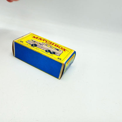 Matchbox Lesney 66c Greyhound Coach Clear Windows - Magic Matchbox