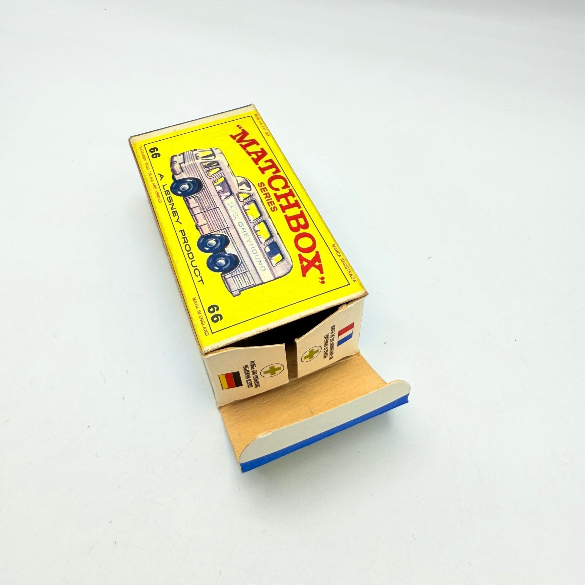 Matchbox Lesney 66c Greyhound Coach Clear Windows - Magic Matchbox