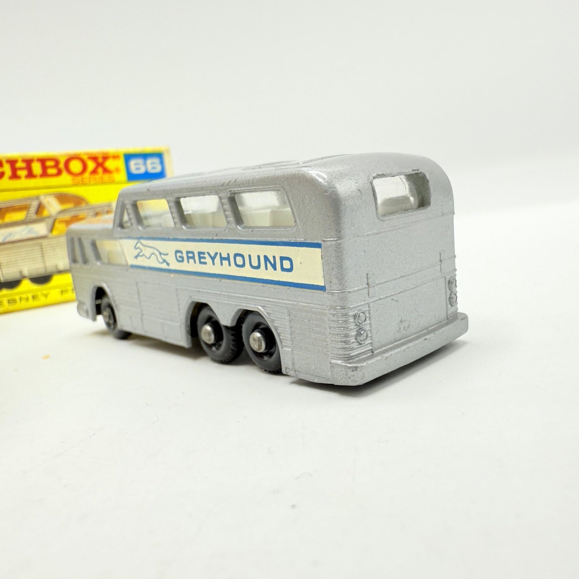 Matchbox Lesney 66c Greyhound Coach Clear Windows - Magic Matchbox