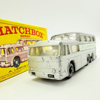 Matchbox Lesney 66c Greyhound Coach Clear Windows - Magic Matchbox