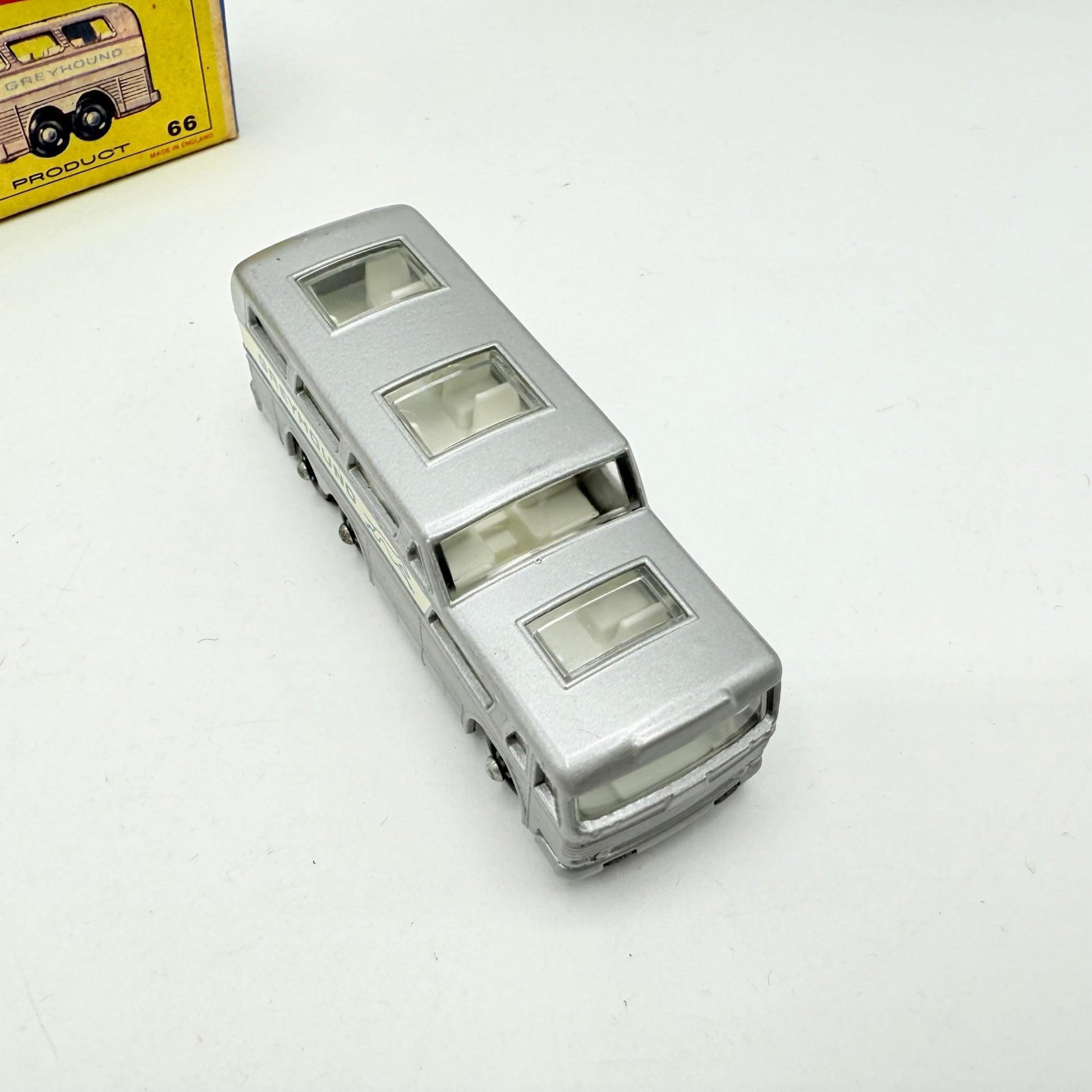 Matchbox Lesney 66c Greyhound Coach Clear Windows - Magic Matchbox