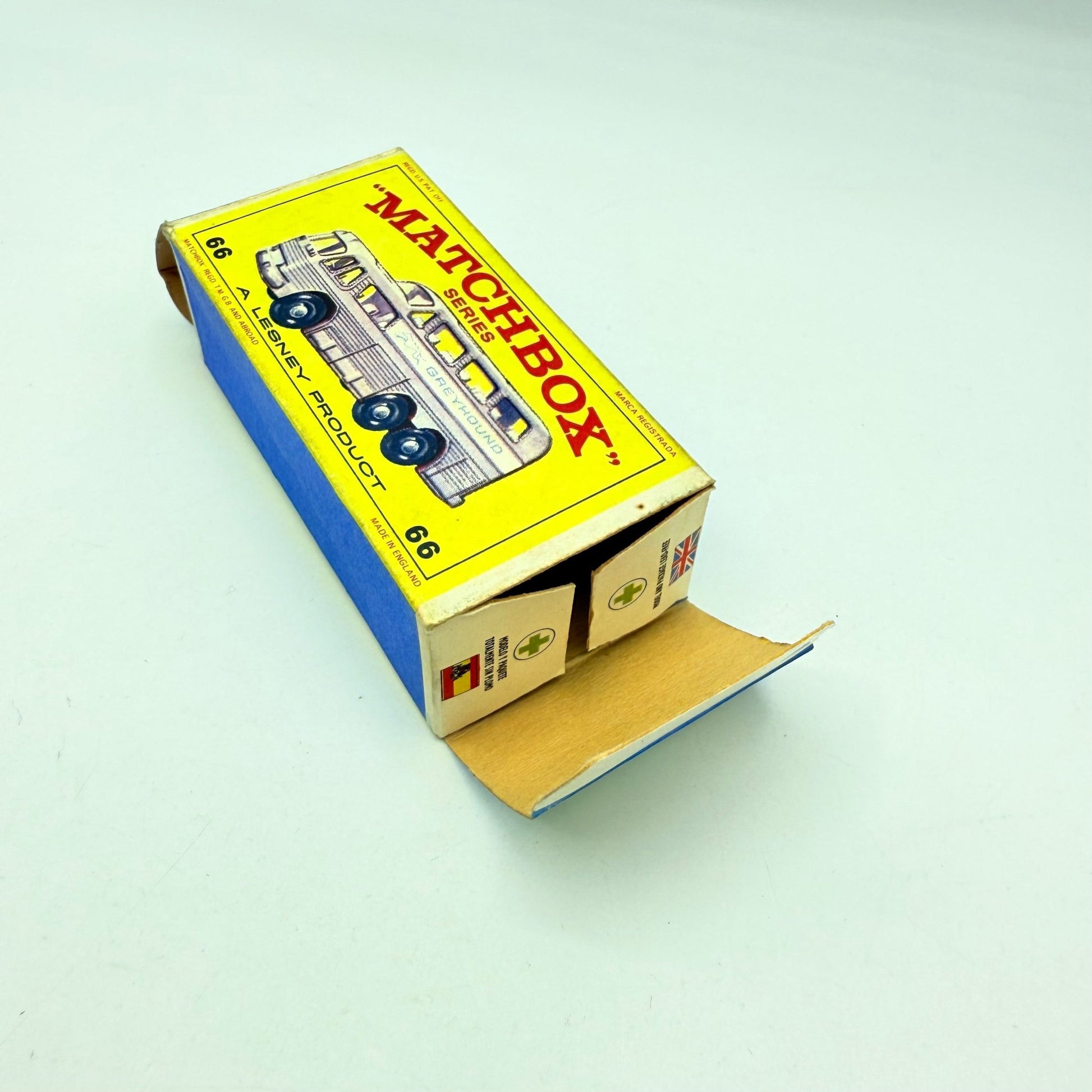 Matchbox Lesney 66c Greyhound Coach Clear Windows - Magic Matchbox
