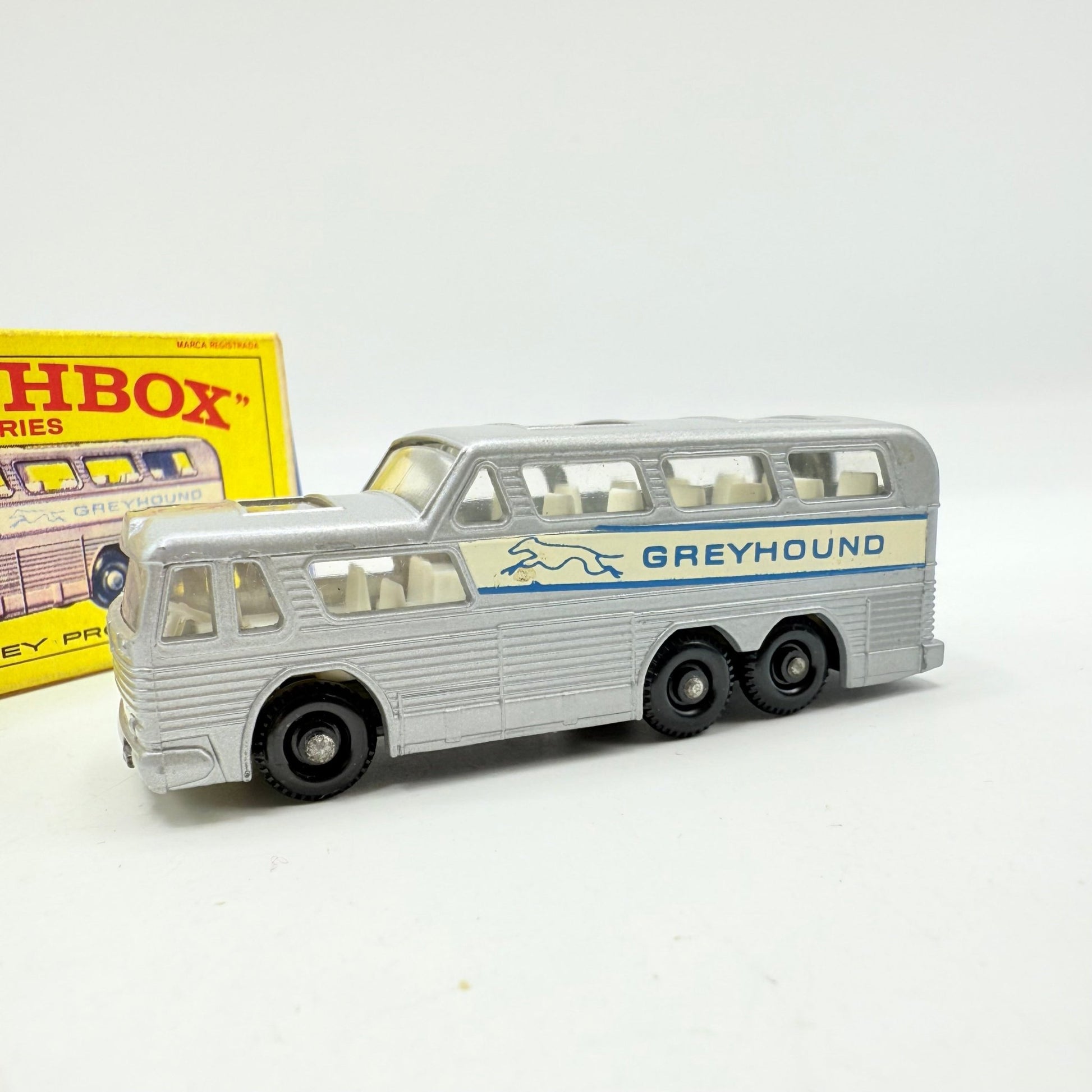 Matchbox Lesney 66c Greyhound Coach Clear Windows - Magic Matchbox