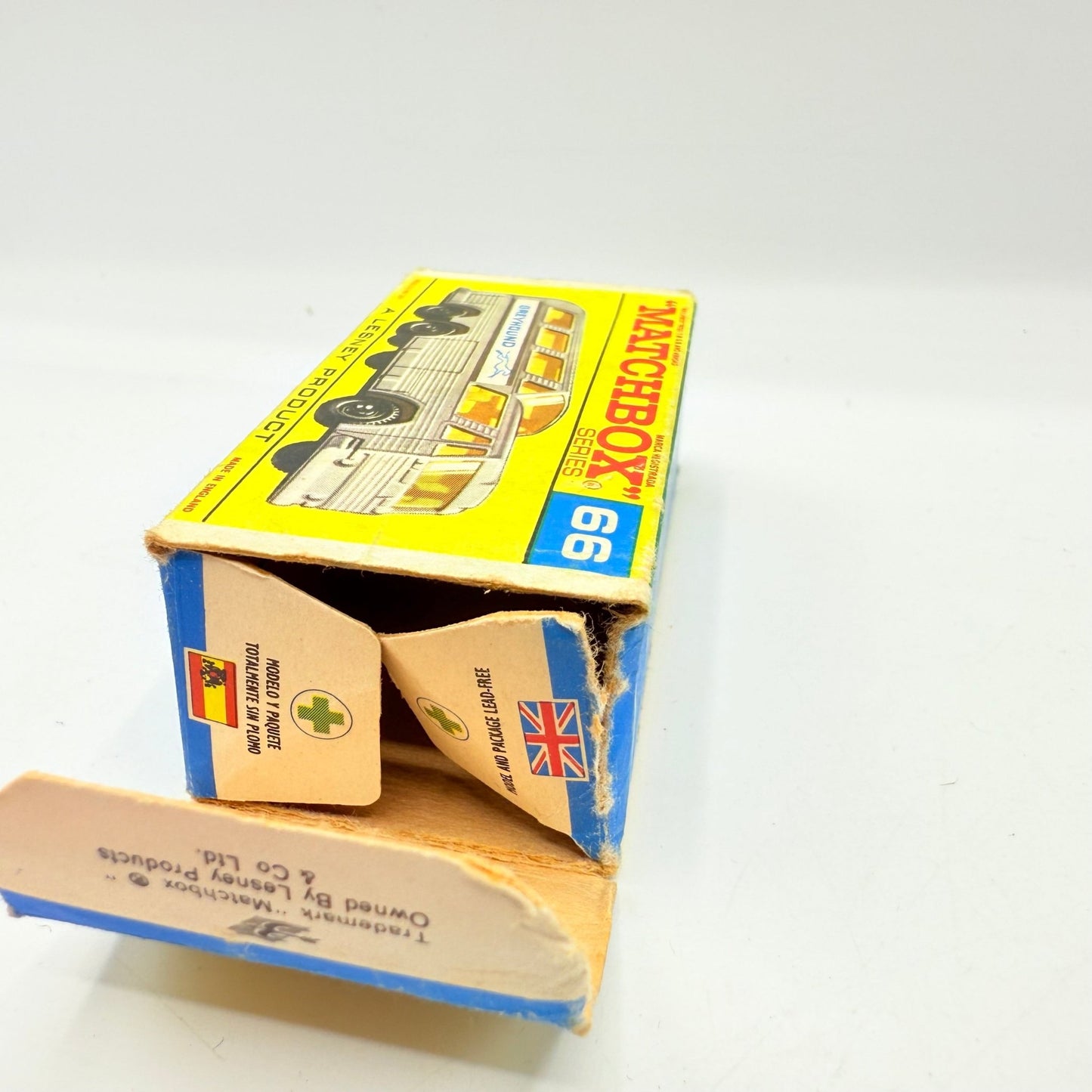 Matchbox Lesney 66c Greyhound Coach Clear Windows - Magic Matchbox