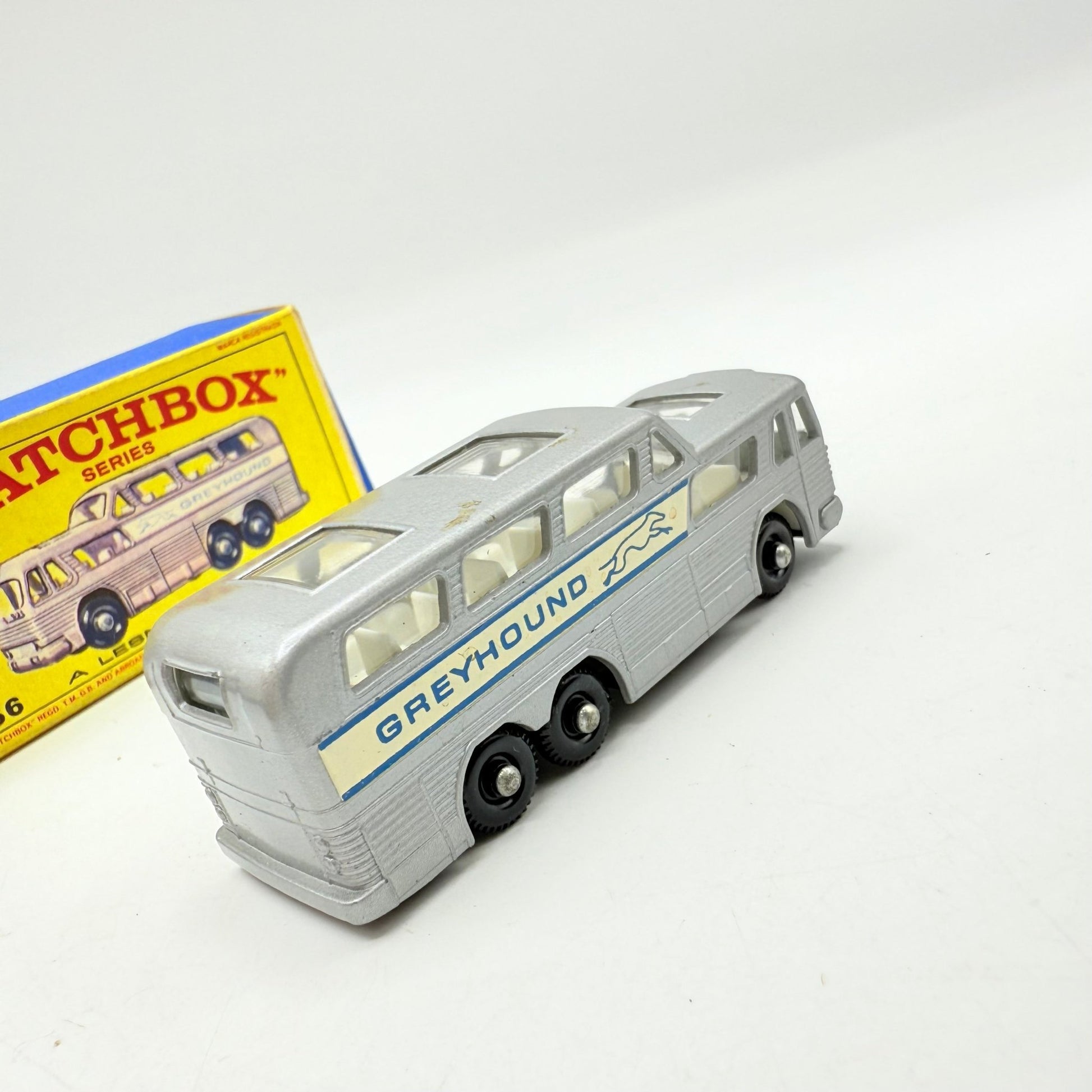 Matchbox Lesney 66c Greyhound Coach Clear Windows - Magic Matchbox
