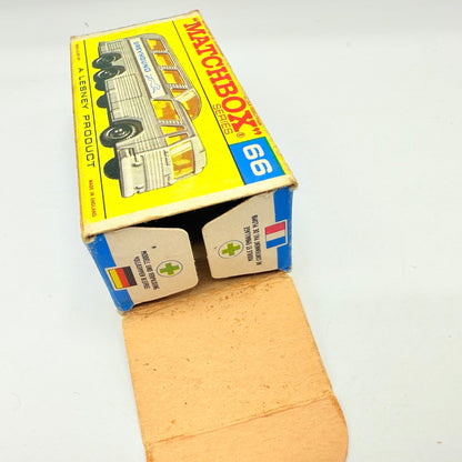 Matchbox Lesney 66c Greyhound Coach Clear Windows - Magic Matchbox