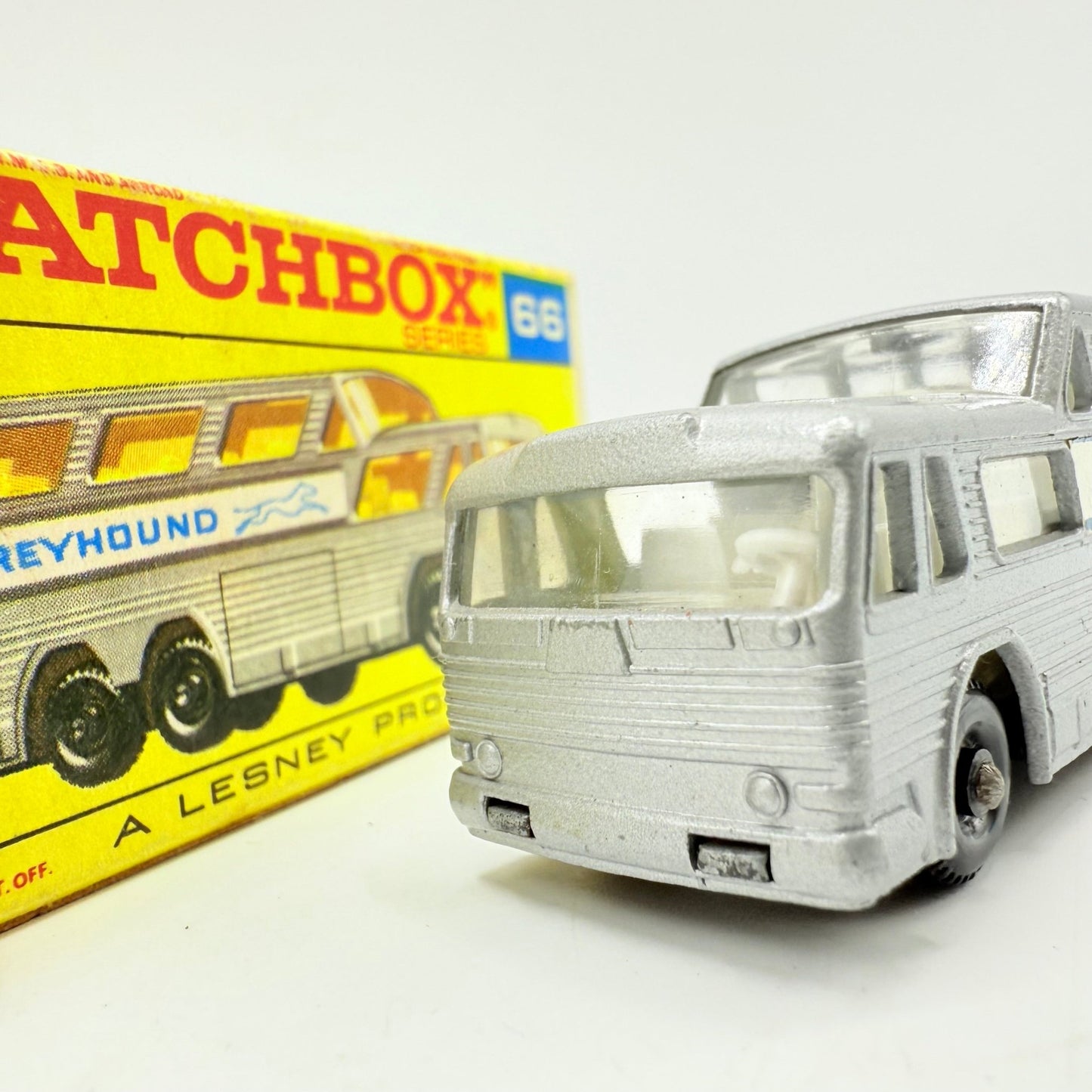 Matchbox Lesney 66c Greyhound Coach Clear Windows - Magic Matchbox