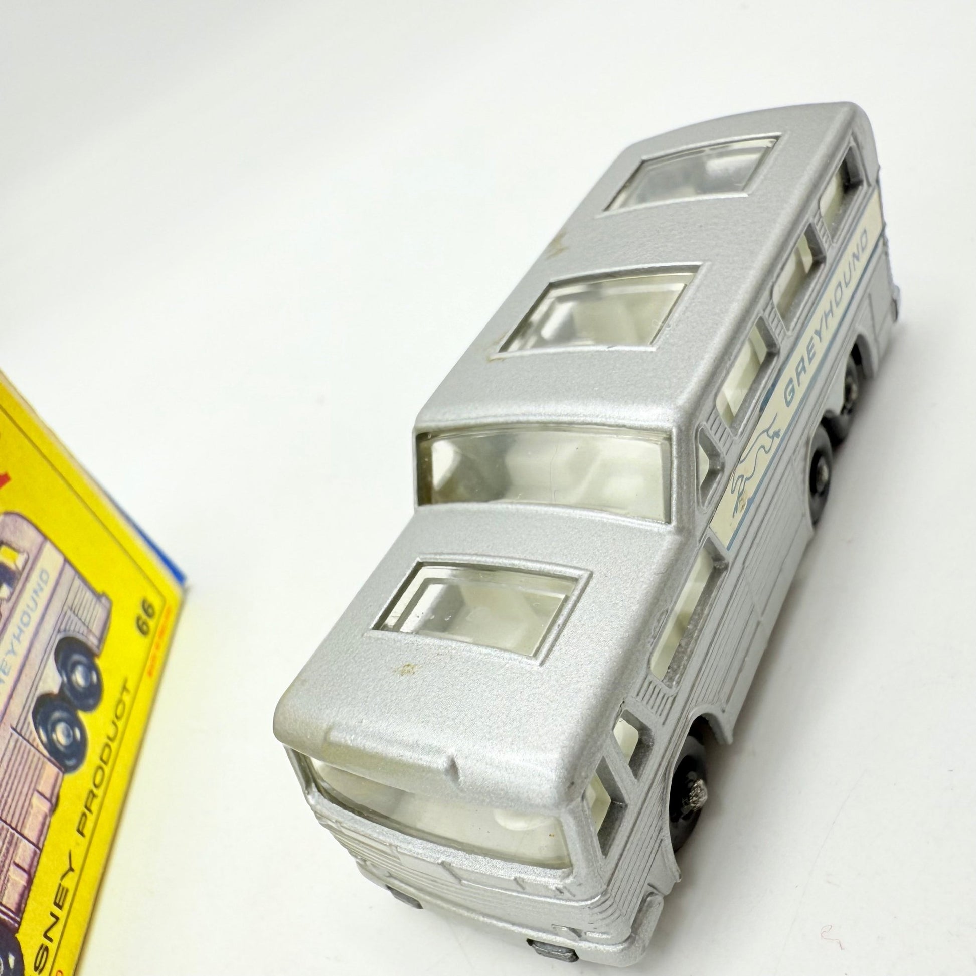 Matchbox Lesney 66c Greyhound Coach Clear Windows - Magic Matchbox
