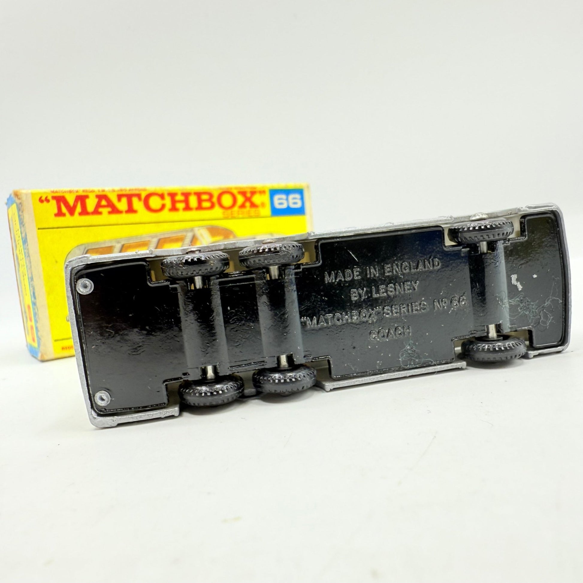 Matchbox Lesney 66c Greyhound Coach Clear Windows - Magic Matchbox