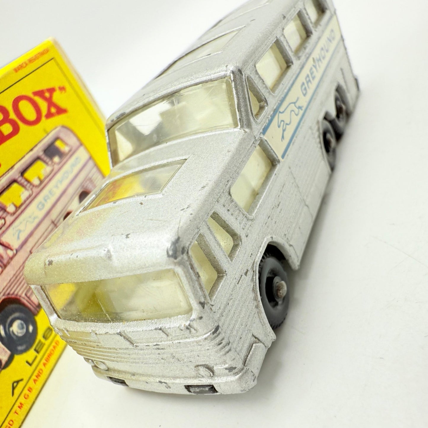 Matchbox Lesney 66c Greyhound Coach Clear Windows - Magic Matchbox