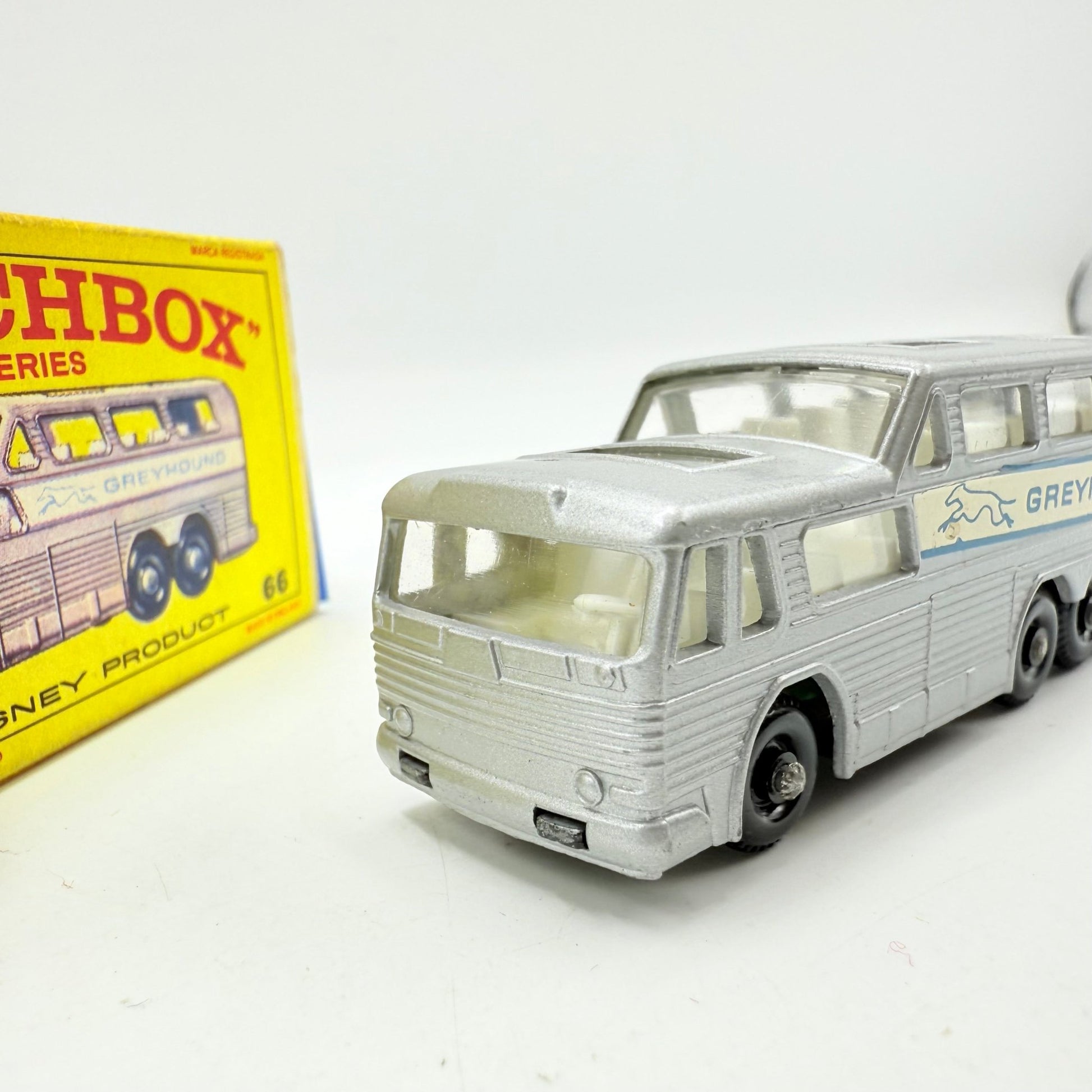 Matchbox Lesney 66c Greyhound Coach Clear Windows - Magic Matchbox