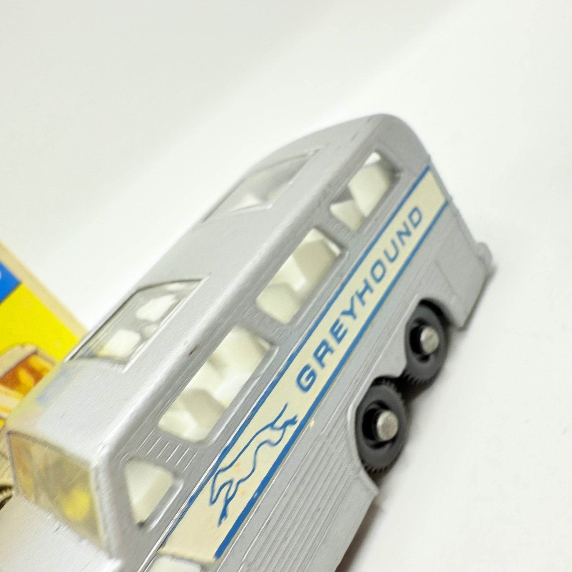Matchbox Lesney 66c Greyhound Coach Clear Windows - Magic Matchbox
